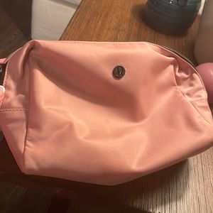 Blush Lululemon cosmetic bag 💘